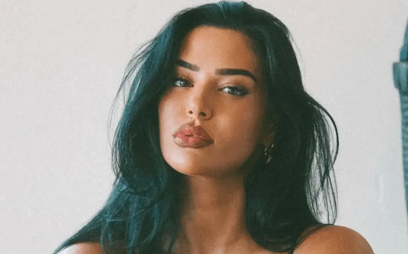 Vẻ đẹp hiện đại, khỏe khoắn đại diện cho thế hệ WAGs tự tin và bản lĩnh.